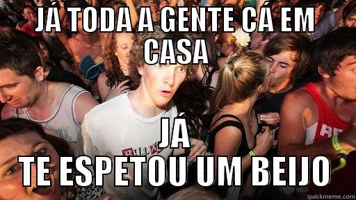 JÁ TODA A GENTE CÁ EM CASA JÁ TE ESPETOU UM BEIJO Sudden Clarity Clarence