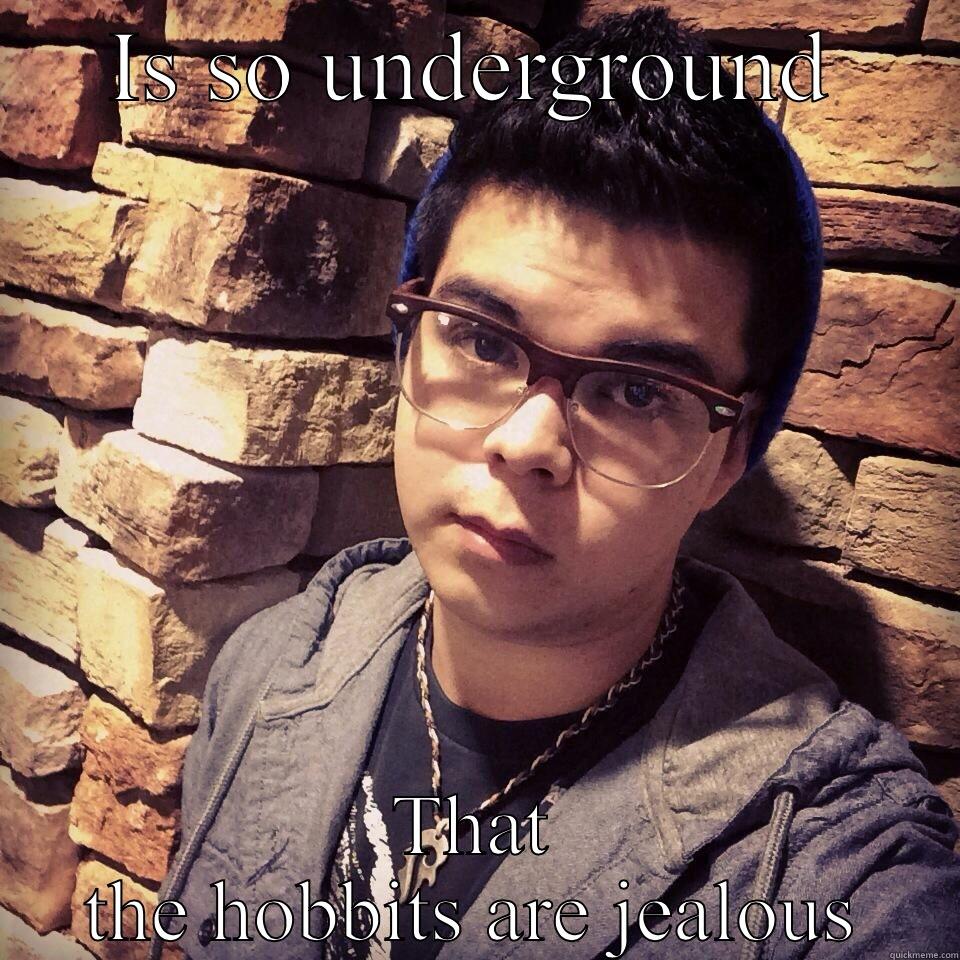 Hipster king - IS SO UNDERGROUND THAT THE HOBBITS ARE JEALOUS Misc