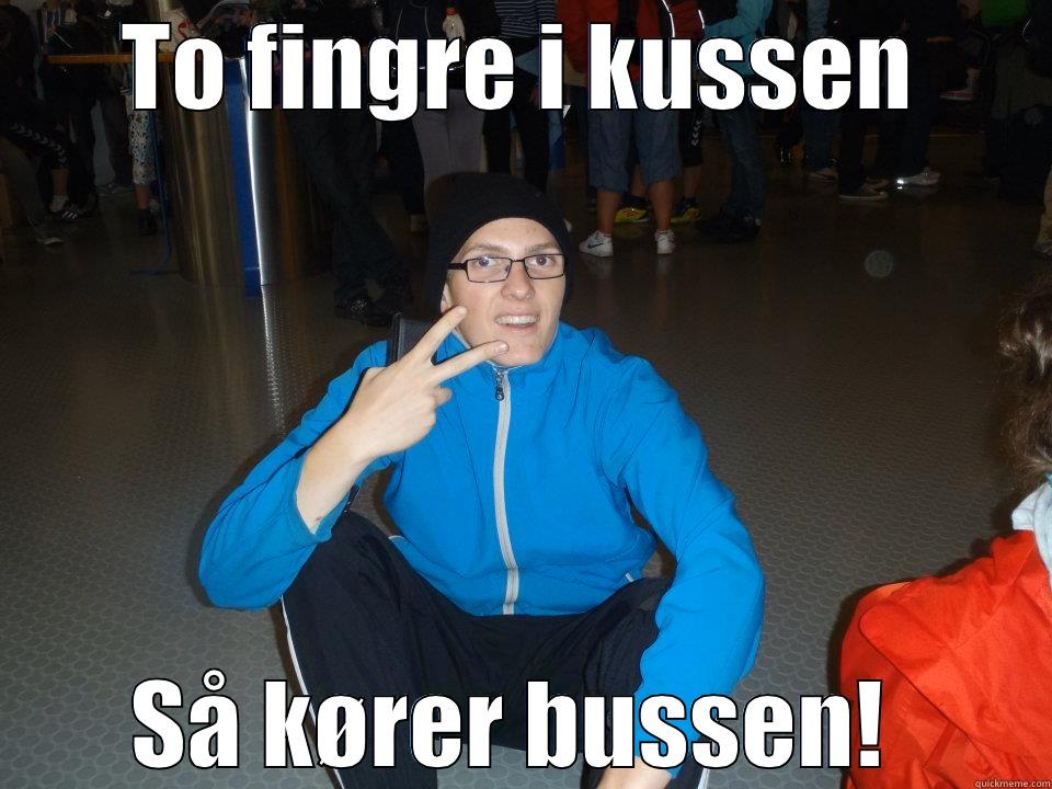 TO FINGRE I KUSSEN SÅ KØRER BUSSEN!  Misc