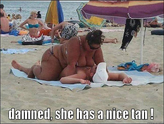  DAMNED, SHE HAS A NICE TAN ! Misc