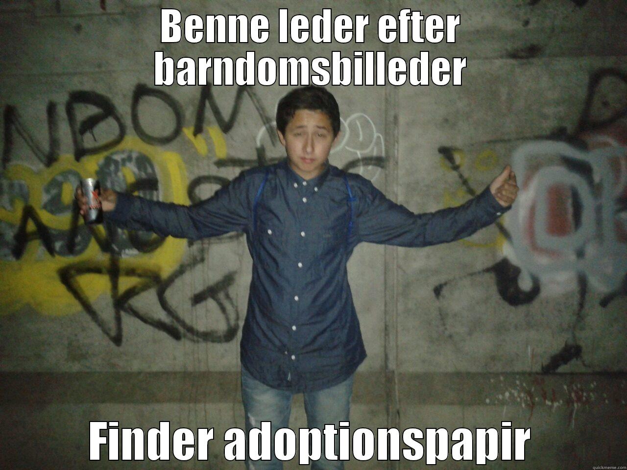 BENNE LEDER EFTER BARNDOMSBILLEDER FINDER ADOPTIONSPAPIR Misc