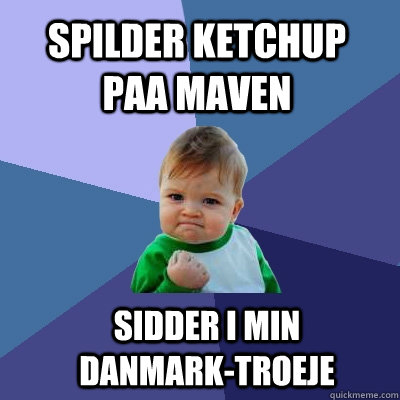 Spilder ketchup paa maven sidder i min danmark-troeje  Success Kid