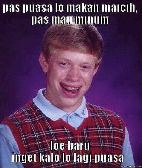 PAS PUASA LO MAKAN MAICIH, PAS MAU MINUM LOE BARU INGET KALO LO LAGI PUASA   Bad Luck Brian