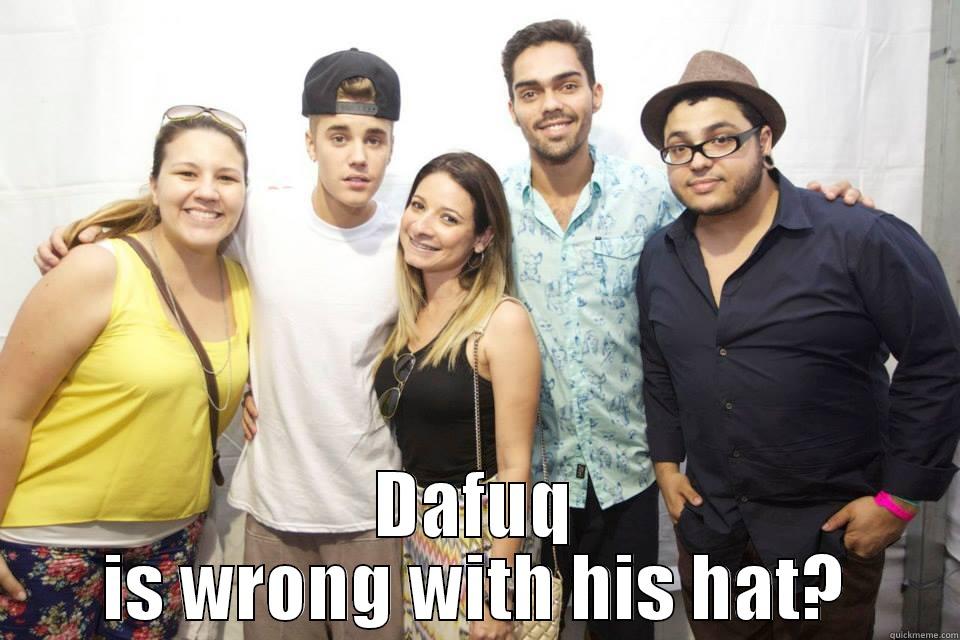 Justin Bieber's flying hat -  DAFUQ IS WRONG WITH HIS HAT? Misc