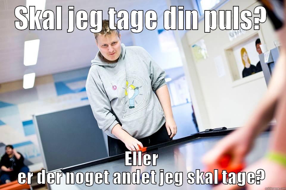 SKAL JEG TAGE DIN PULS? ELLER ER DER NOGET ANDET JEG SKAL TAGE? Misc