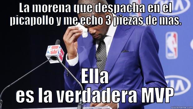 LA MORENA QUE DESPACHA EN EL PICAPOLLO Y ME ECHO 3 PIEZAS DE MAS. ELLA ES LA VERDADERA MVP Misc