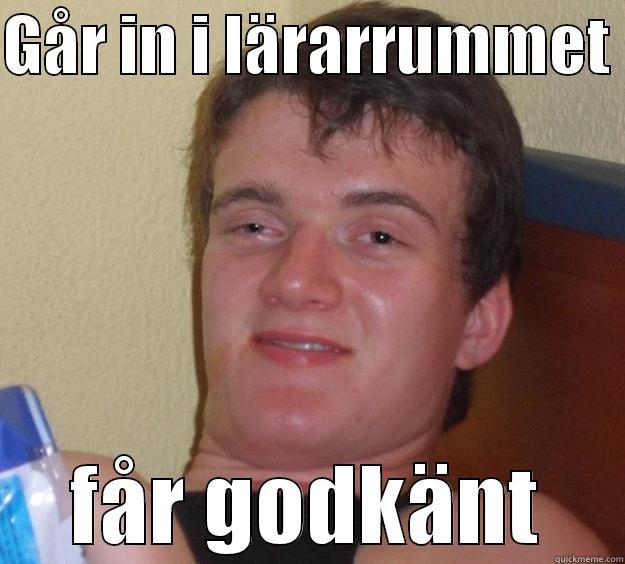 GÅR IN I LÄRARRUMMET  FÅR GODKÄNT 10 Guy