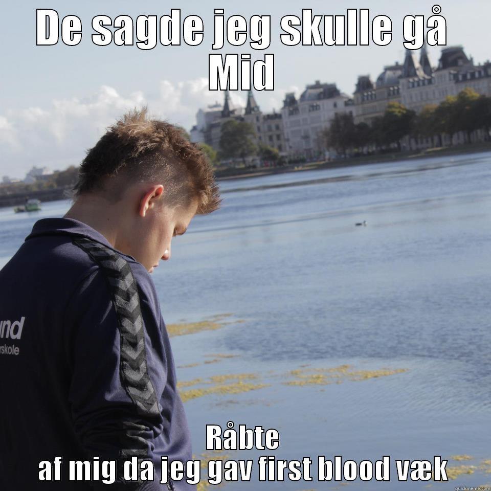 DE SAGDE JEG SKULLE GÅ MID RÅBTE AF MIG DA JEG GAV FIRST BLOOD VÆK Misc