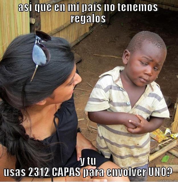 ASI QUE EN MI PAÍS NO TENEMOS REGALOS Y TU USAS 2312 CAPAS PARA ENVOLVER UNO? Skeptical Third World Kid